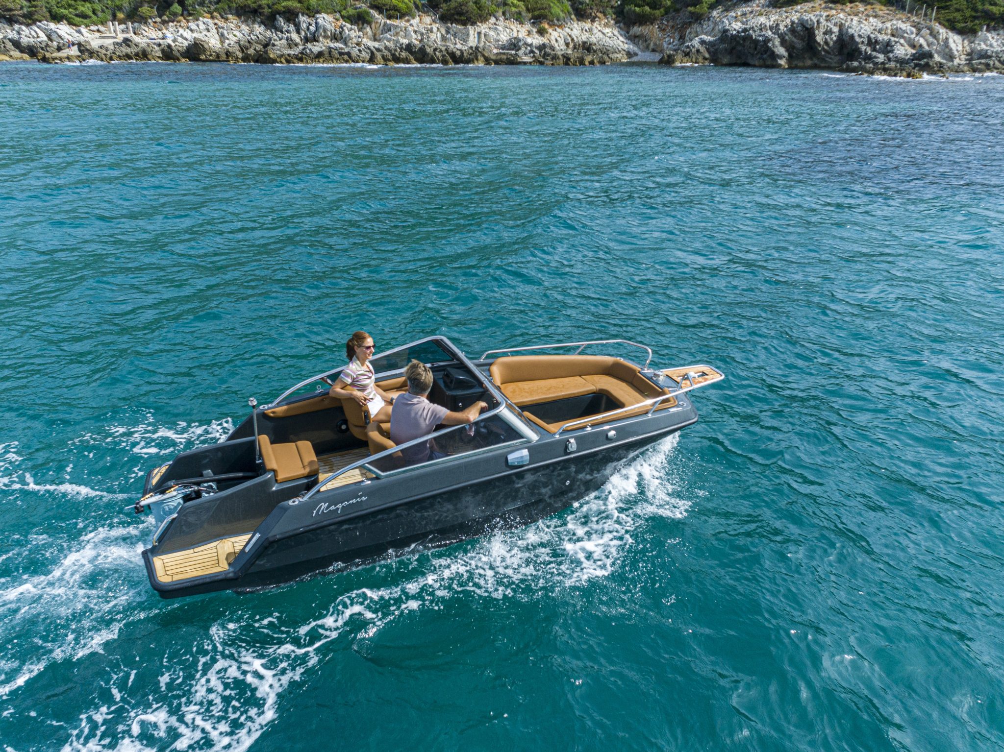 Wave e550 le ebateau doté d'un nouveau moteur électrique surpuissant — free download