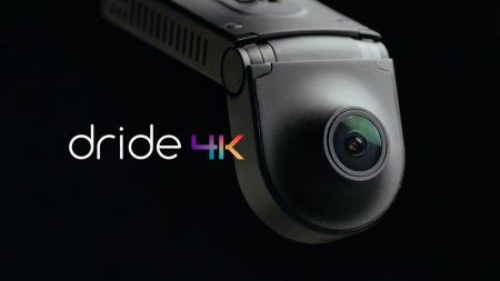 dashcam noire avec le logo Dride 4K sur fond noir