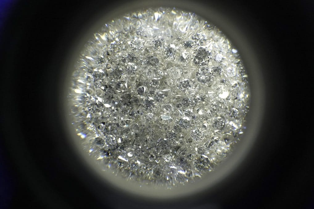 Gros plan d'un diamant radioactif