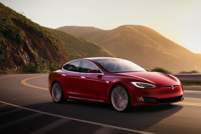 Tesla : la 1ère voiture autonome sans chauffeur annoncée pour 2023, c'est possible ?