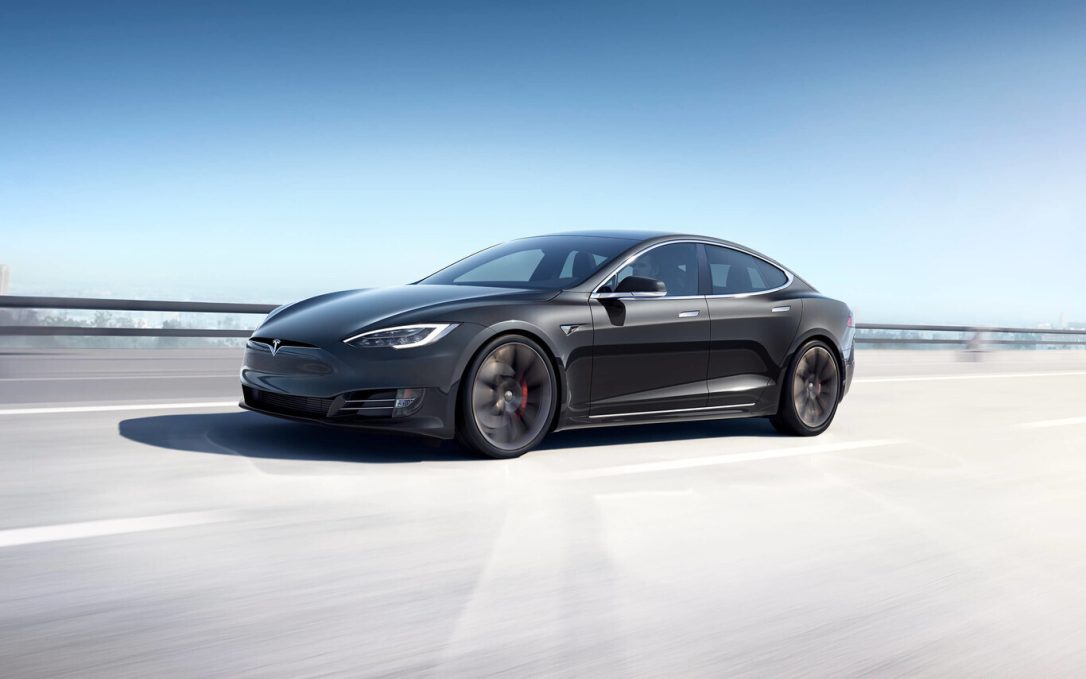 voiture électrique Tesla noire Model S