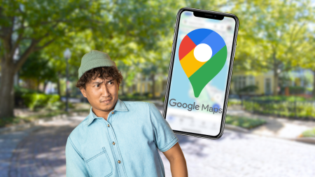 Un homme étonné par les nouveaux visuels Google Maps