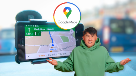 Un homme confus devant l'absence d'une fonctionnalité de Google Maps